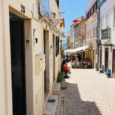Sesimbra Coast House דירה